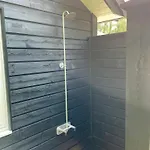Lovely Black Wooden House Near Hegn Сasa de vacaciones