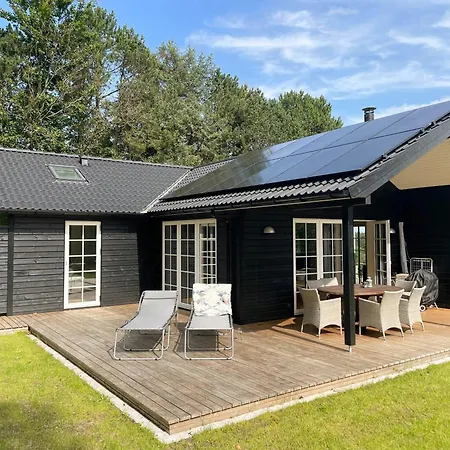Lovely Black Wooden House Near Hegn Ferienhaus *