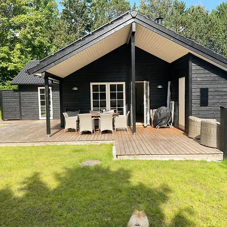 Lovely Black Wooden House Near Hegn Feriehus *